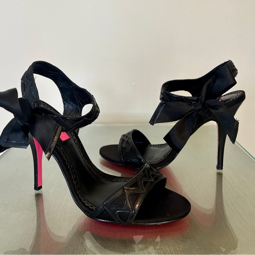 Betsy Johnson Black patent leather with ribbon ankle tie & pink bottoms size 7.5